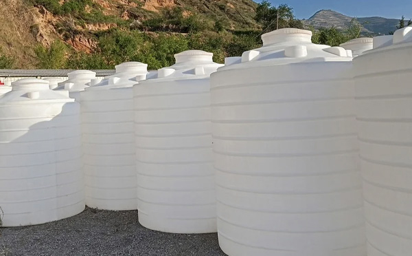 化工液体储存注意事项——选对PE临夏市塑料桶避免安全隐患